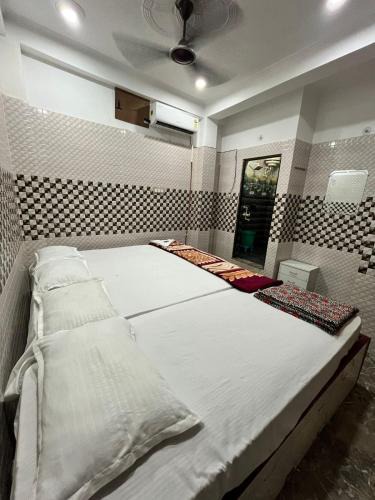 Varanasi House | Thakur Ji Hotel