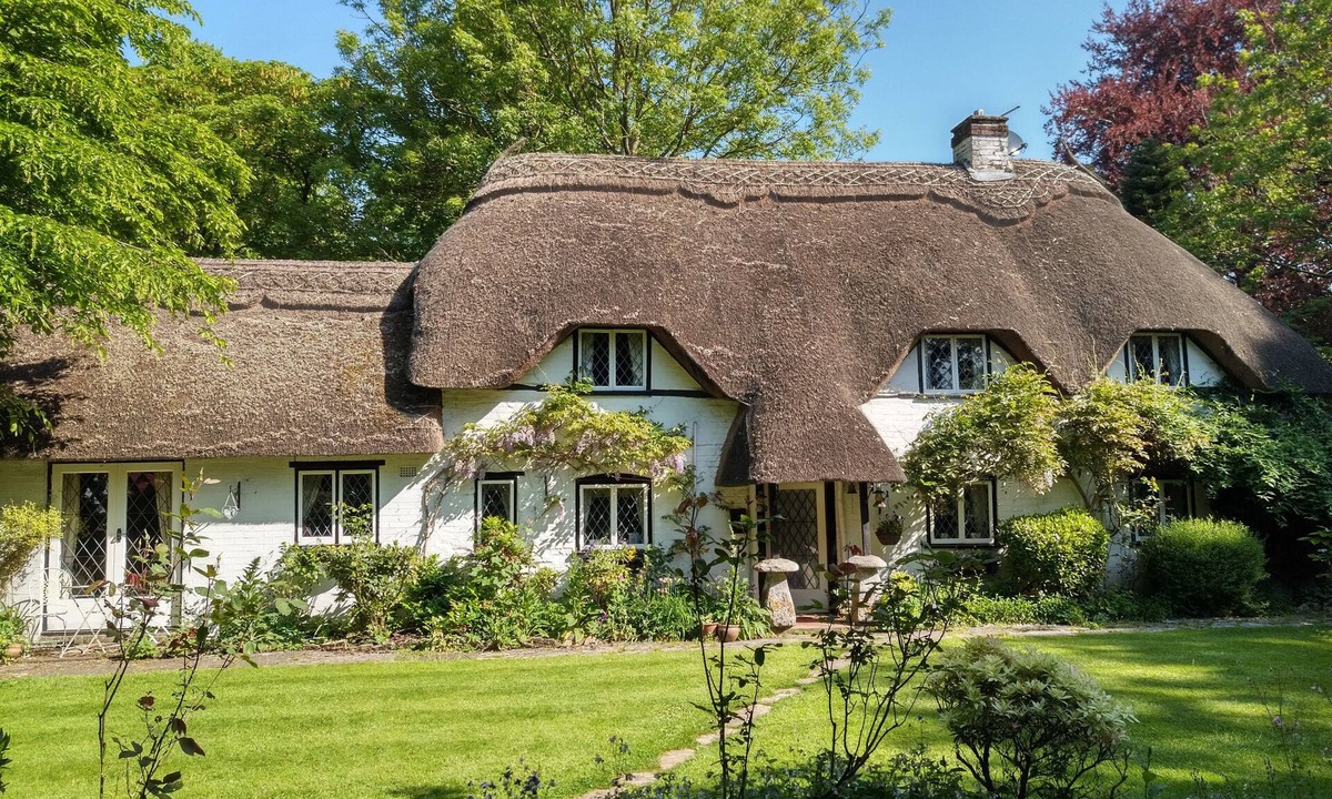 Ibsley Bed & Breakfast | Thatched Eaves
