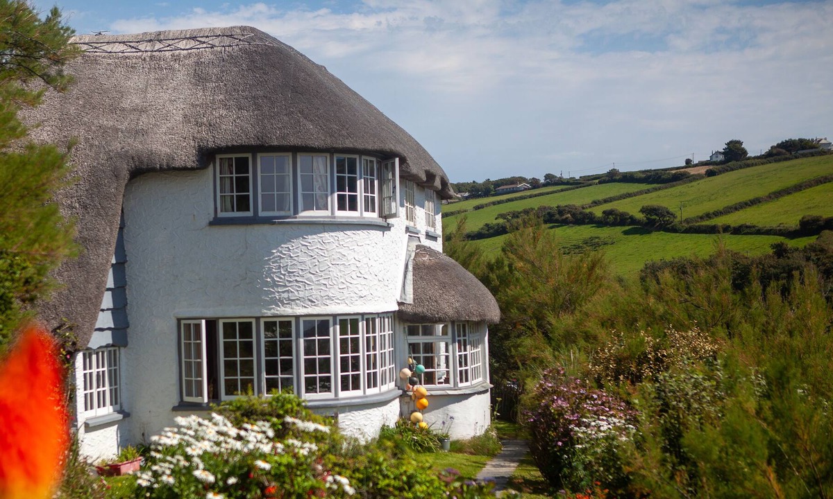 Crackington Haven Cottage | THATCHWAYS - Stunning traditional cottage overlooking the beach