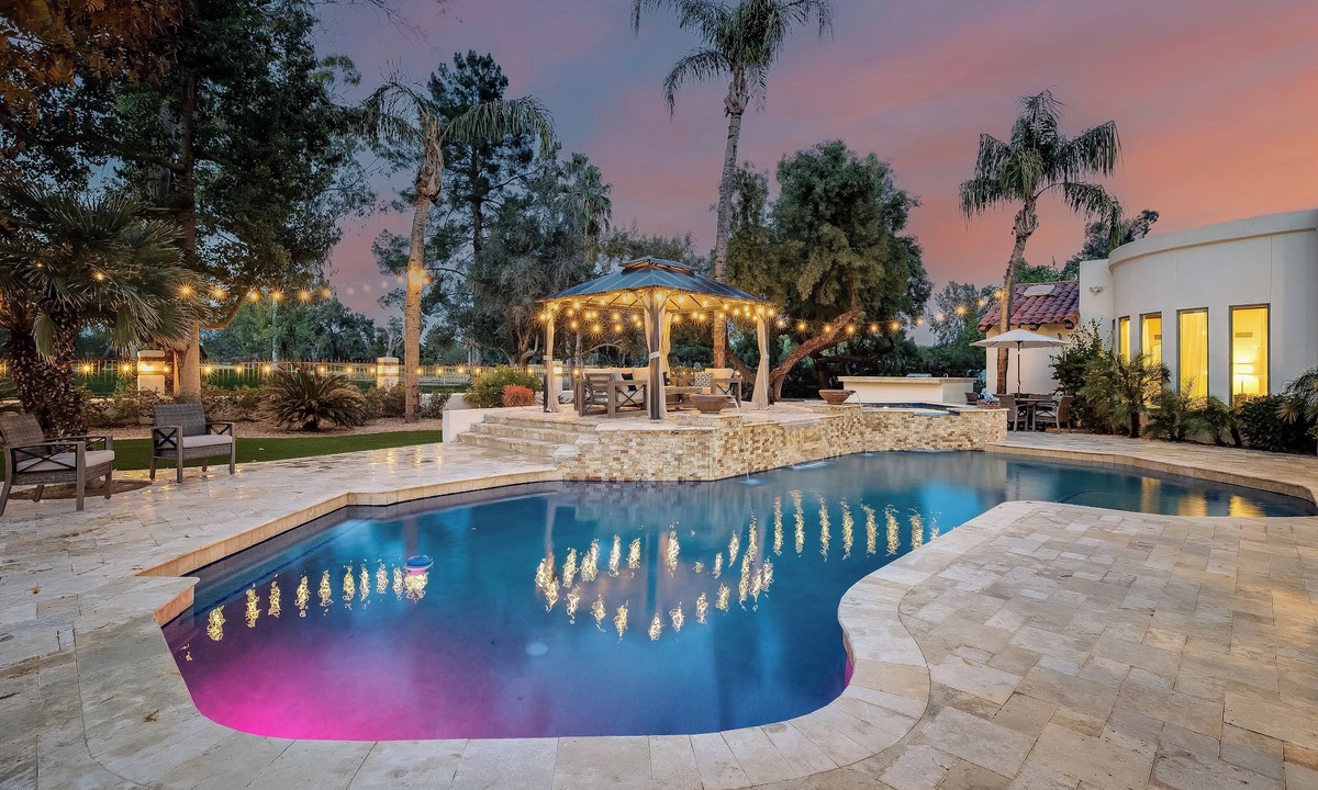 Paradise Valley Village House | The 19th Hole: Pool, Spa, Pool Table, Sauna!