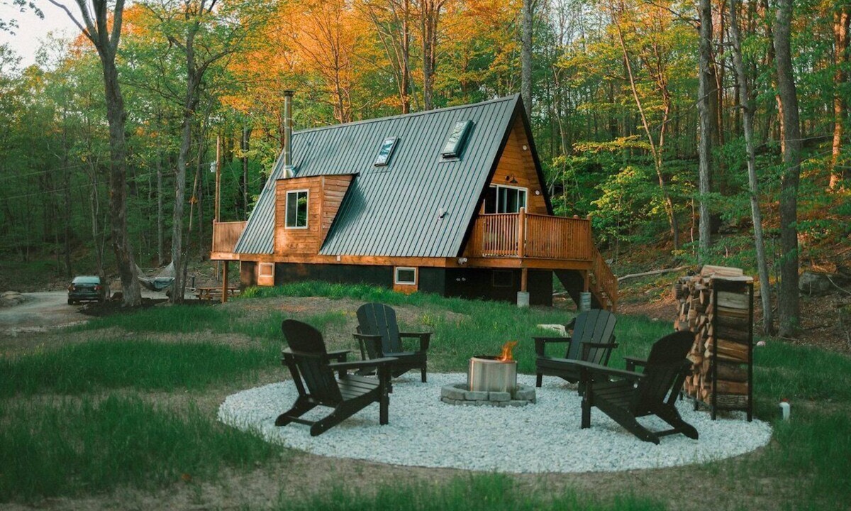 Stamford Cabin | The A-Frame on Pudding Hill - Wood Burning Cedar Hot tub!