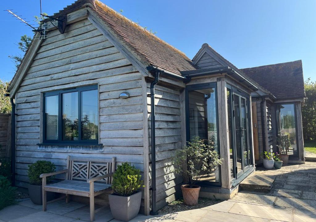 Chichester House | The Acorn Goodwood luxury lodge house 10 minute walk from Goodwood Festival of Speed