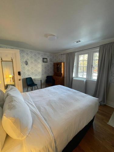 Sandy Hill House | The Ambassador