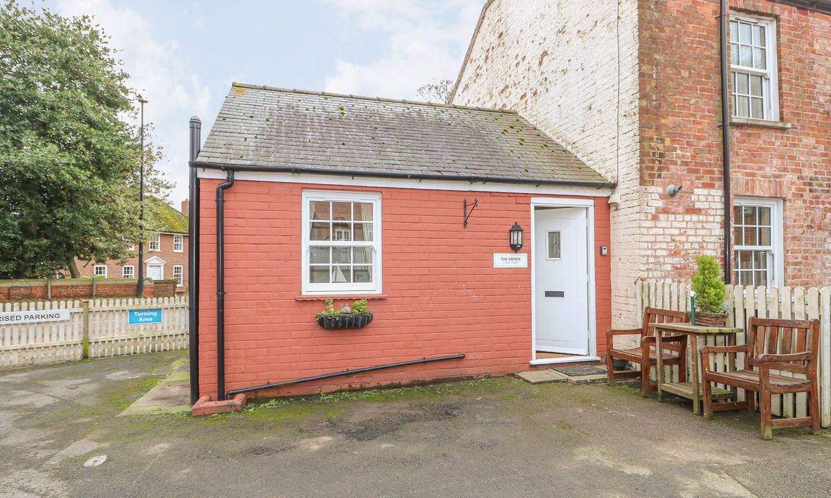 Burgh le Marsh Cottage | THE ANNEXE, pet friendly in Burgh Le Marsh