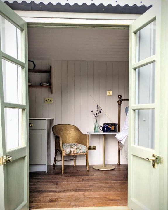 Falmouth Ski Chalet | The Applehay