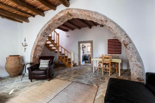Kato Zakros Apartment | The Arch House. A Romantic Break