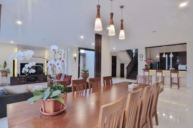 Sunset Road Villa | The Arnaya
