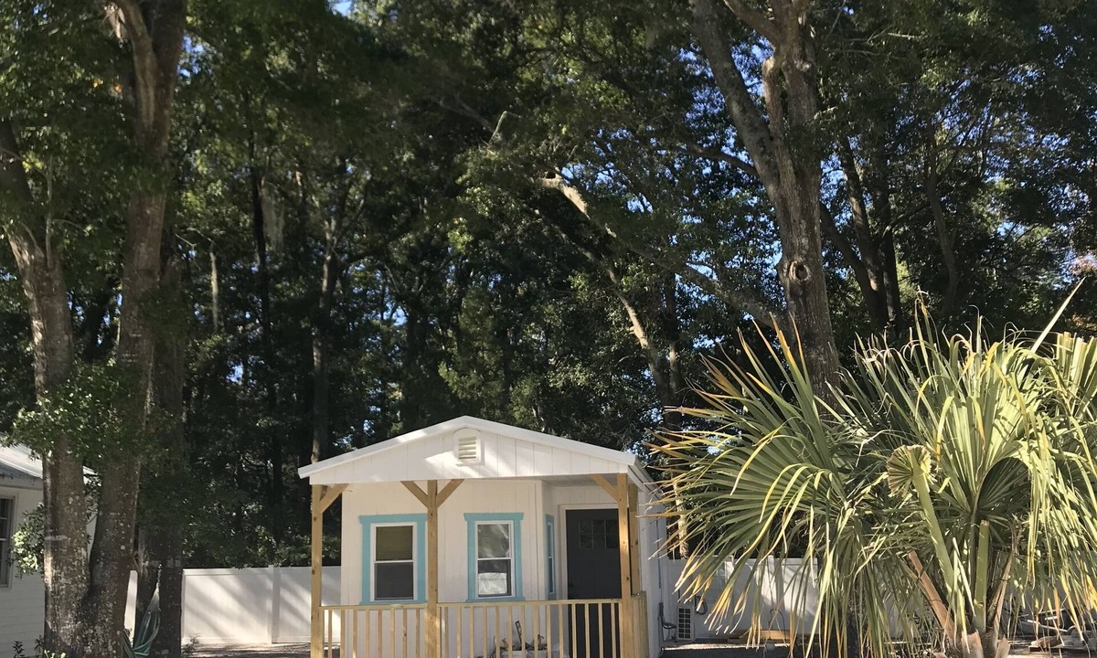 Garden City Cottage | The Azalea Cottage At The Cedar Point House