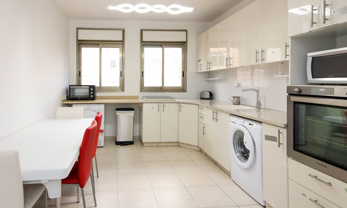 Meqor Hayyim House | The Azure : Strictly Kosher 3 BR