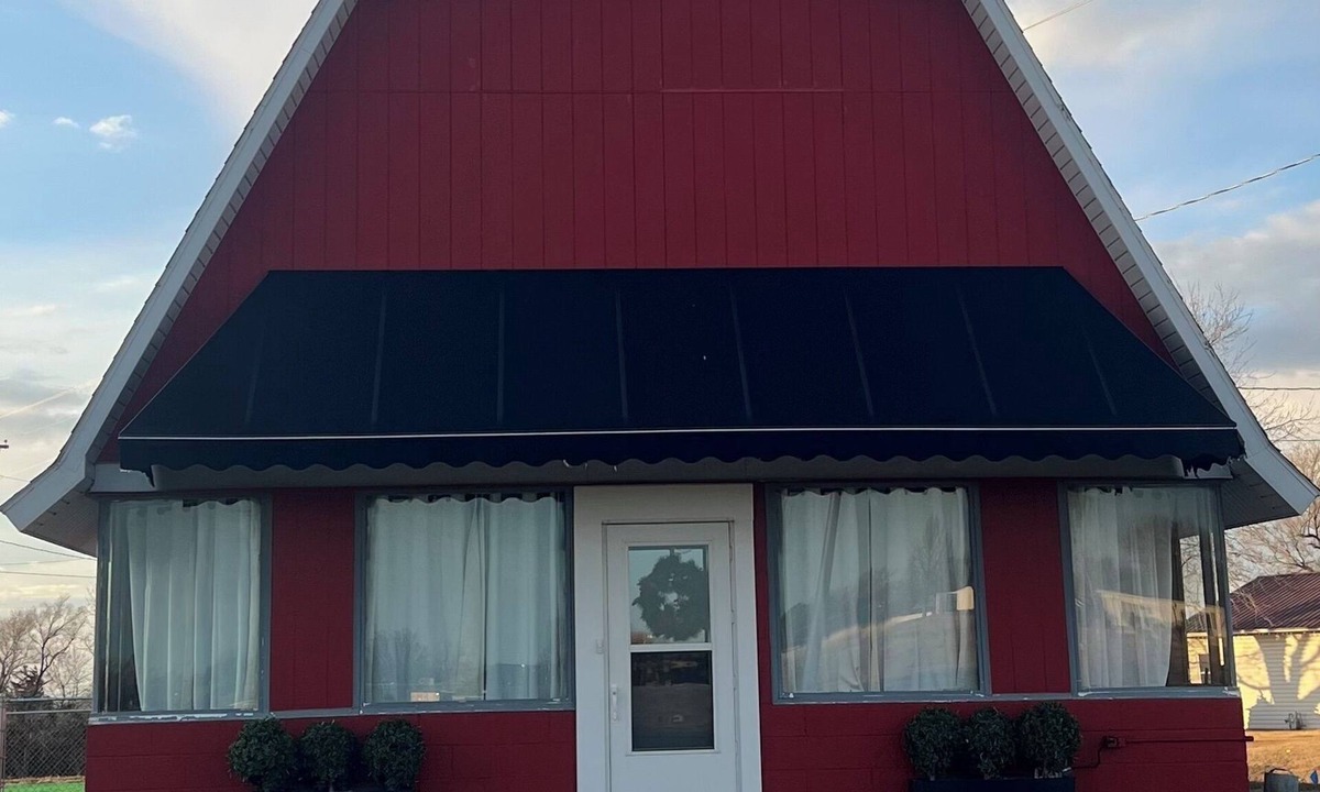 Belleville House | The Barn -charming newly renovated unique space located at the heart of America