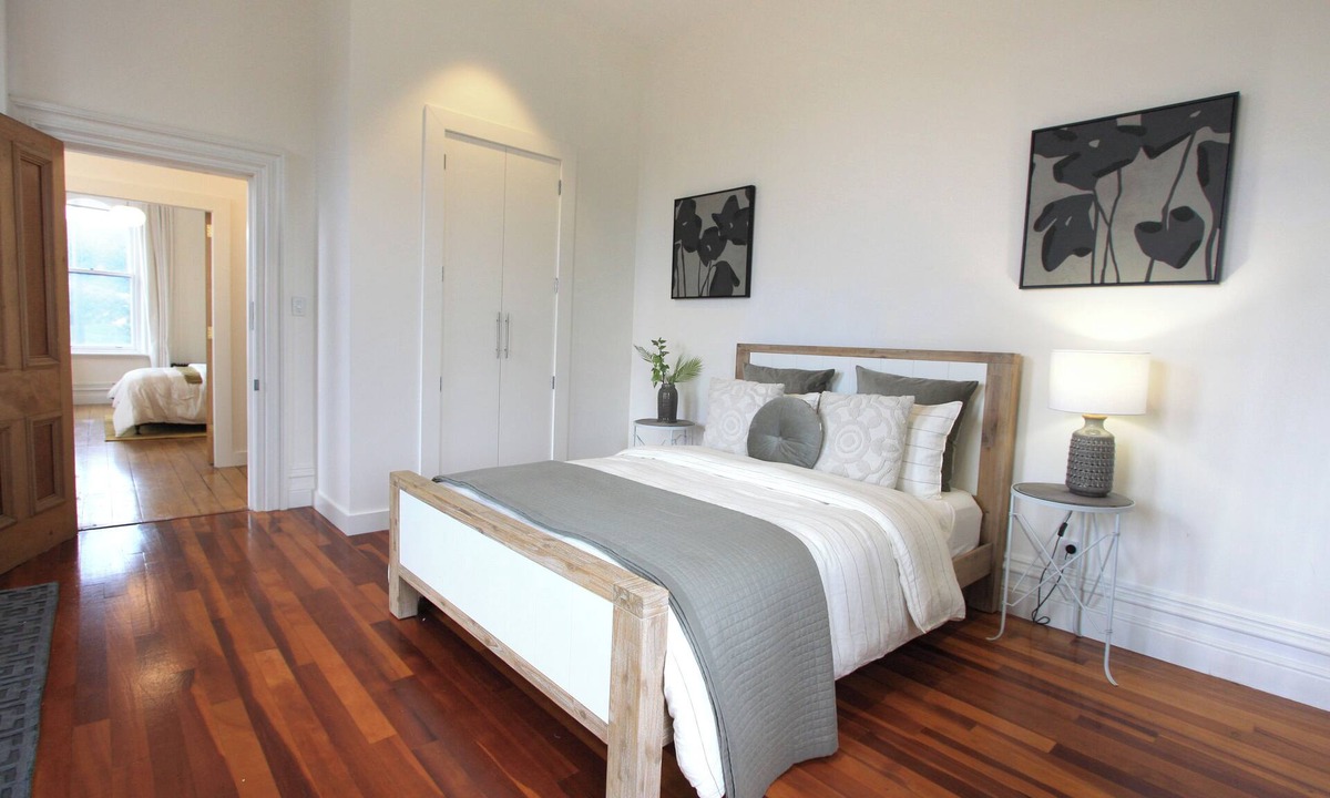 Wellington House | THE BARRACKS – THE OLD MT COOK POLICE STATION Pet friendly, free parking 4 cars