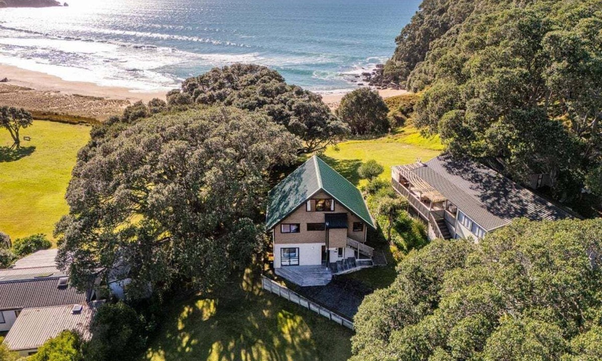 Onemana House | The Beachfront Bach - Onemana
