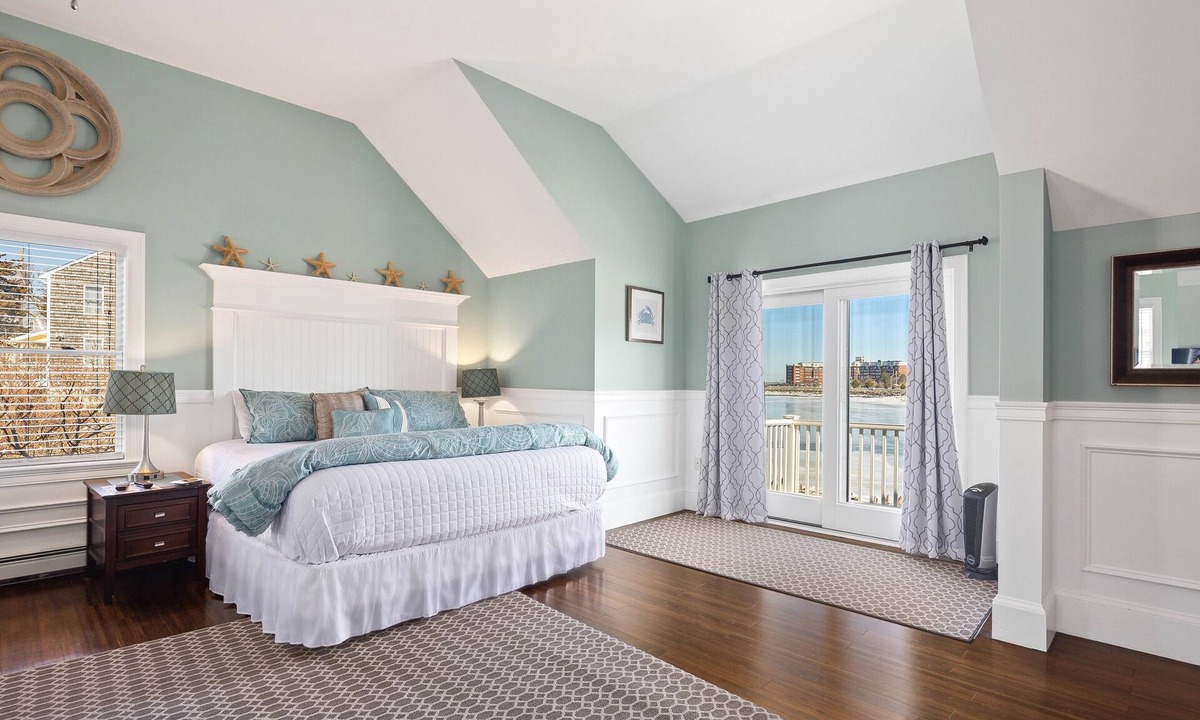 Hull Bed & Breakfast | The Beacon Waterfront Inn