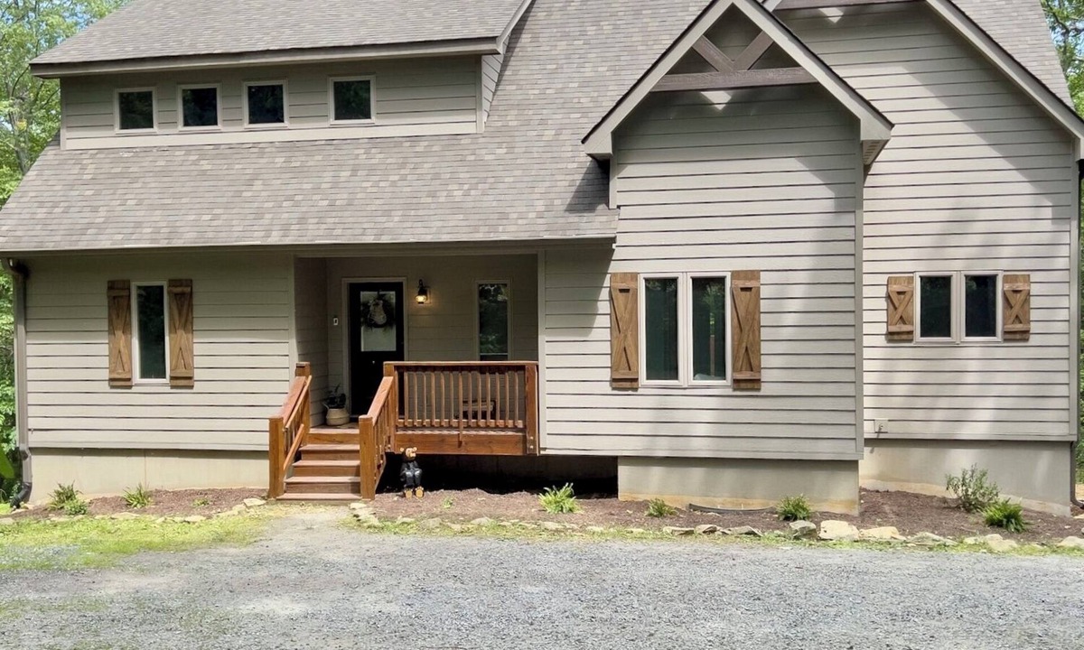 Chestnut Springs Cabin | The Bear's Den at Wintergreen- 6 Bedroom