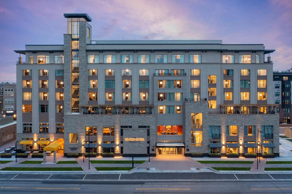 Fitzsimons Hotel | The Benson Hotel & Faculty Club