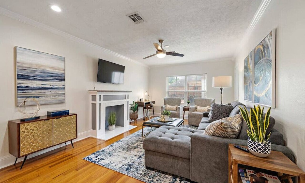 South Central Houston Apartment | The Bishop’s Haven 3