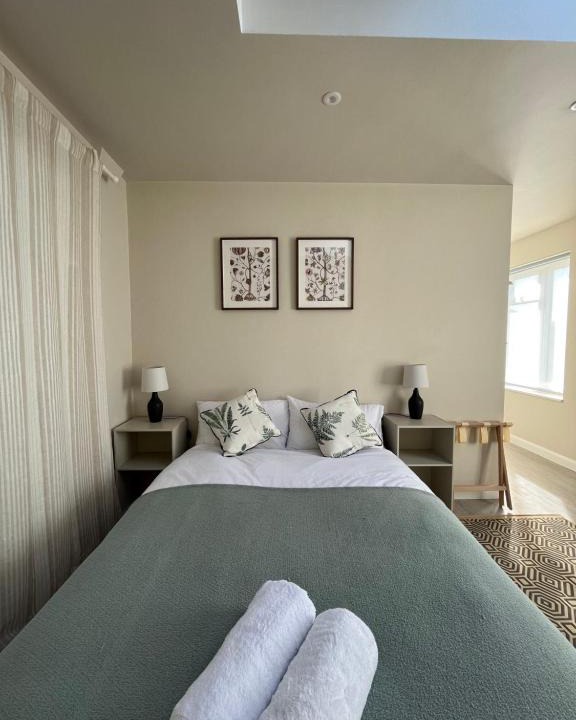 Newton St Loe Apartment | The Bit On The Side, Private Studio, Own Entrance, Free Driveway Parking, 10 min Drive to Bath, Cheap EV point