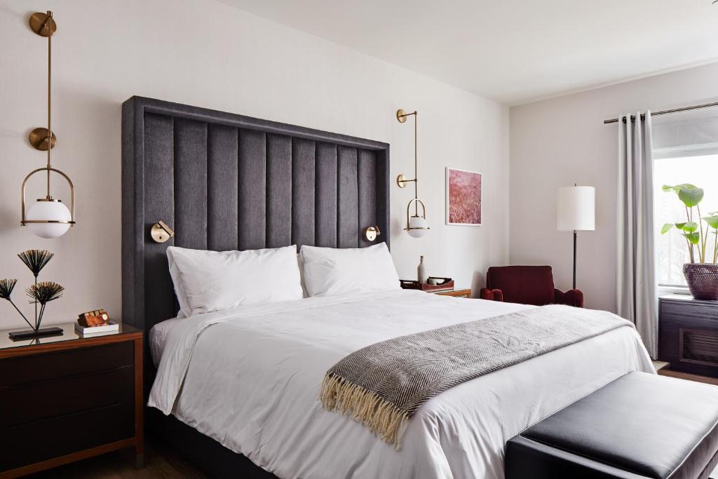 Downtown Hotel | The Blake Hotel