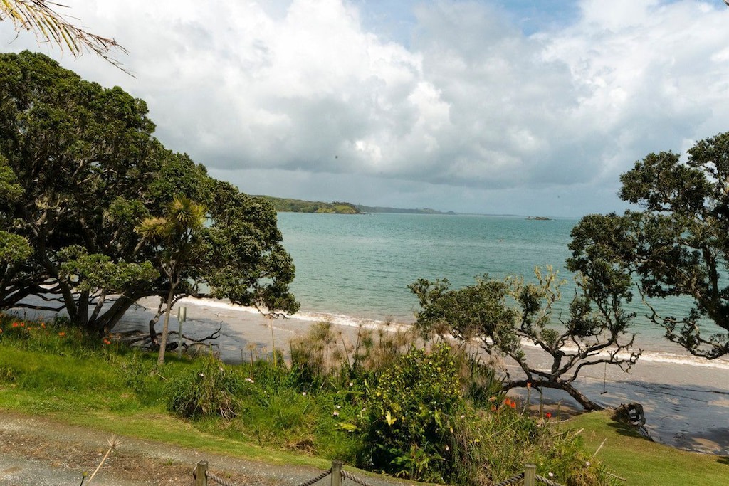 Coopers Beach House | The Blue Bach - Coopers Beach Holiday Home