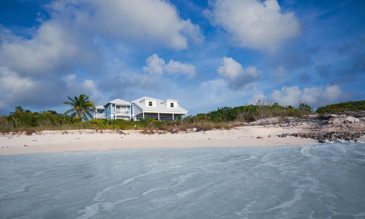 Cockburn Town House | The Blue House Bahamas Spacious 5BR Beachfront Home with magnificent views.