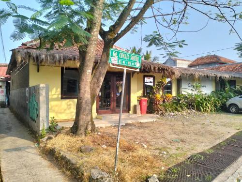 Cikakak Hotel | The Blue House