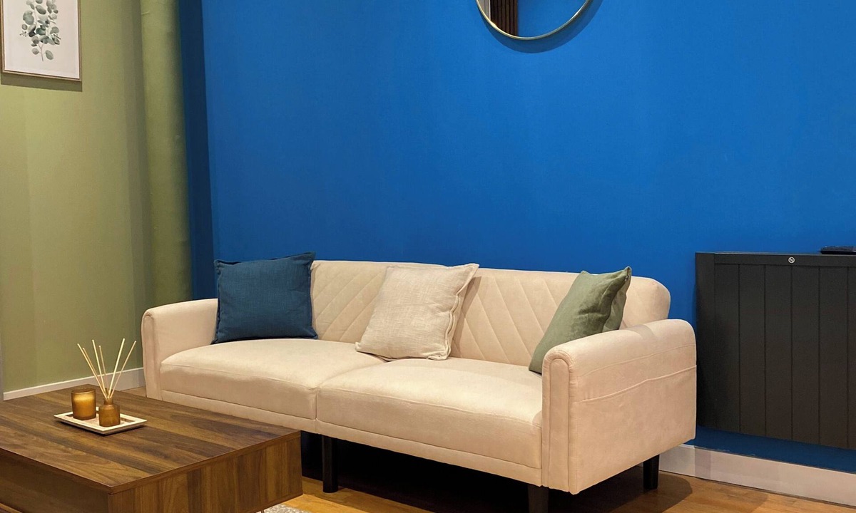 Cheetham Hill Apartment | The Blue Loft - Modern City Apartment