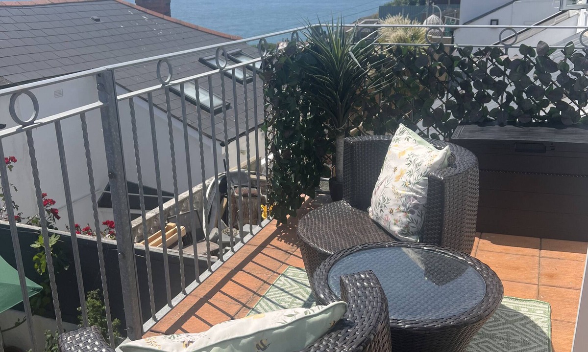 Ventnor Cottage | The Botanist Rest-Ventnor IOW-2 Bedroom/sea views/beach/walking