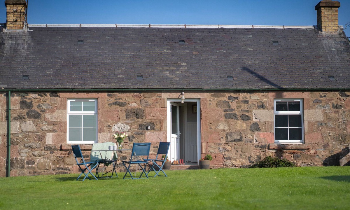 Murthly Cottage | THE BOTHY, pet friendly, character holiday cottage in Blairgowrie