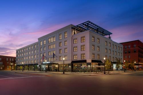 West Central Hotel | The Bradley