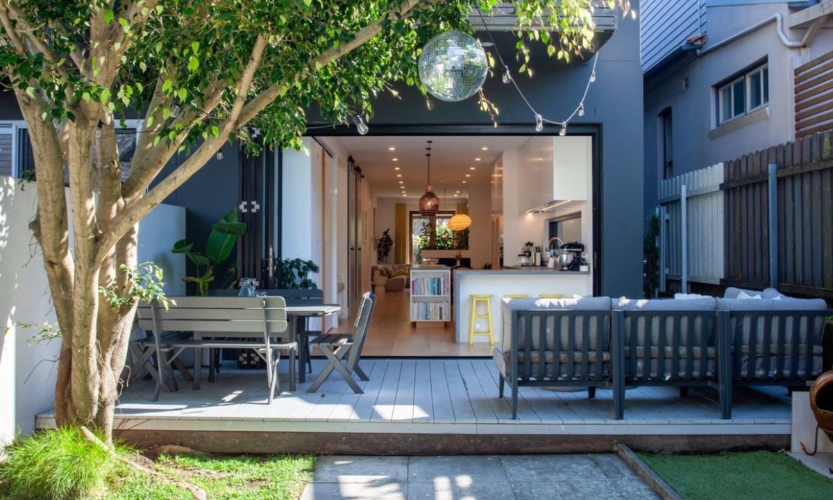 Bronte House | The Bronte Breeze - Hosted by L'Abode