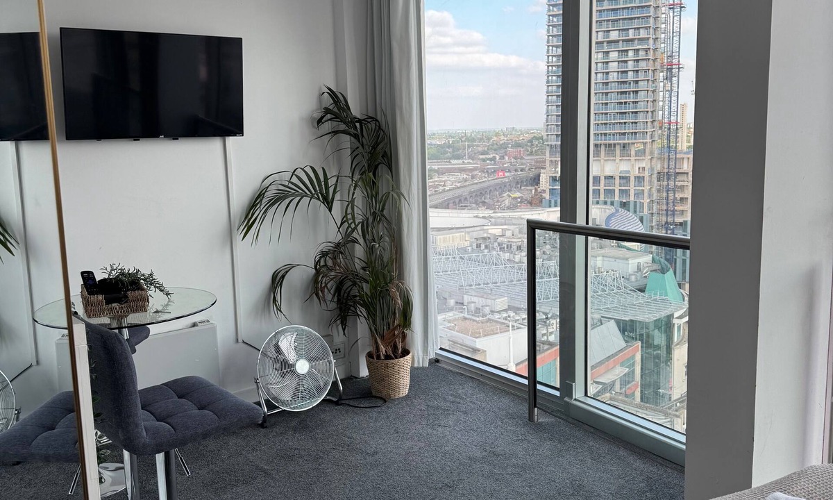 Birmingham City Centre Apartment | The Bullring Studio in Birmingham City Centre