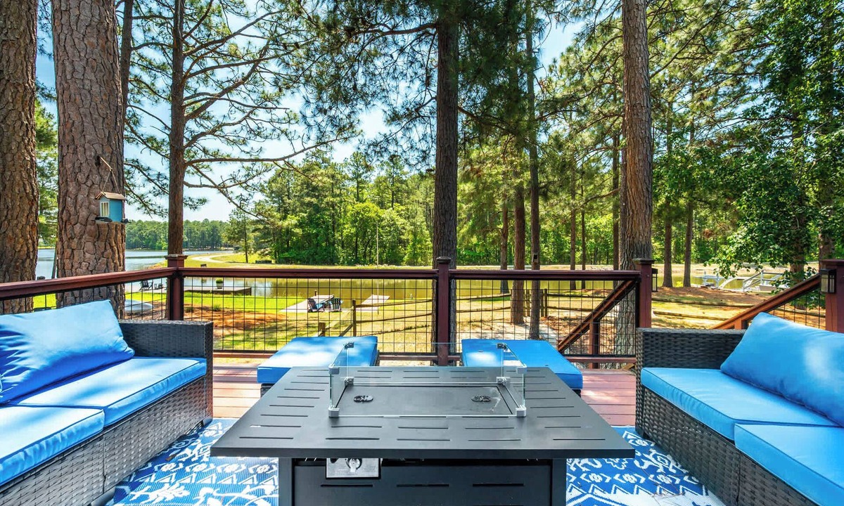 Olivia House | The Bungalow at Pebble Beach Canal Views with Hot Tub