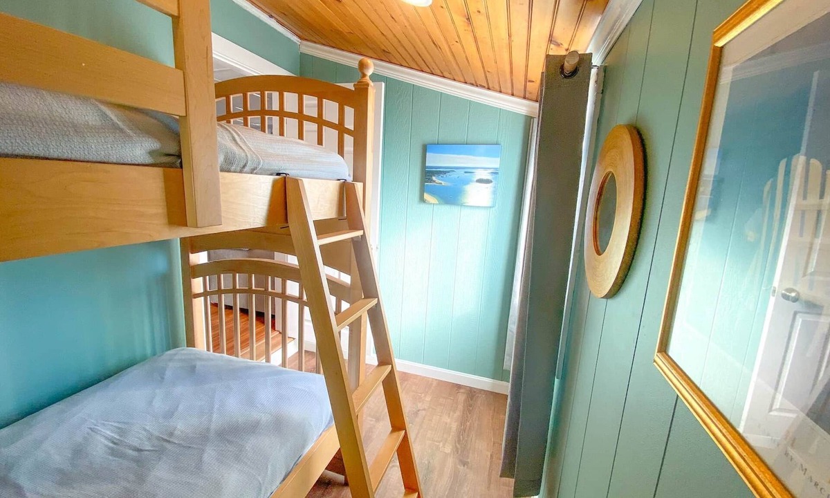 Onset House | The Bunk Room @ The Compound ~Fish-Hunt-Breakfast