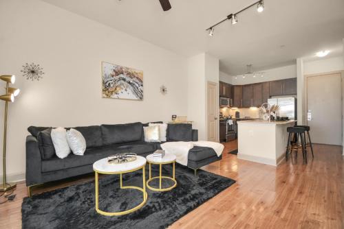 Astrodome Apartment | The Calm Space Med Ctr Walk To NRG! Gym & Pool