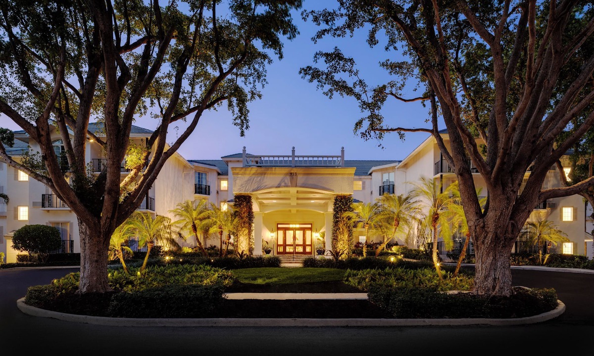 Old Naples Hotel | The Capri Inn
