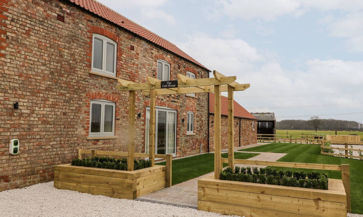Wilberfoss Cottage | THE CART HOUSE, character holiday cottage in Wilberfoss