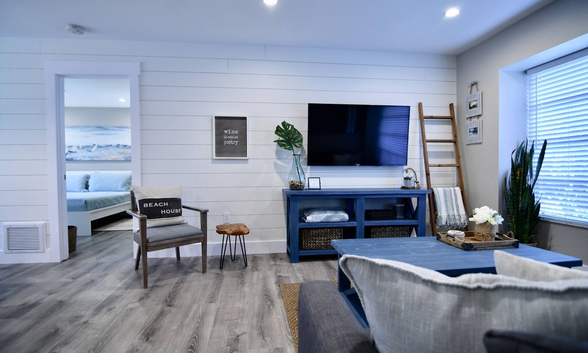 South Venice House | The Casa Coco | Coronado: Updated home, Heated pool close to S. Venice beach.