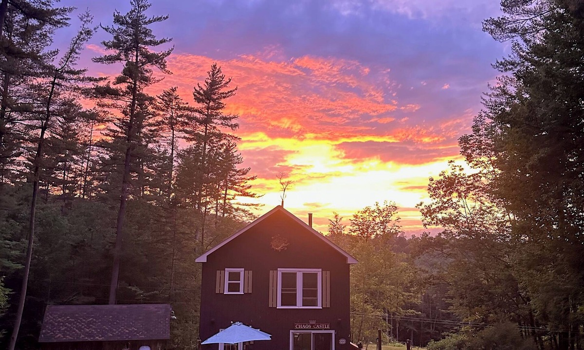 Wardsboro House | The Castle: Charming 2-bedroom house in Wardsboro