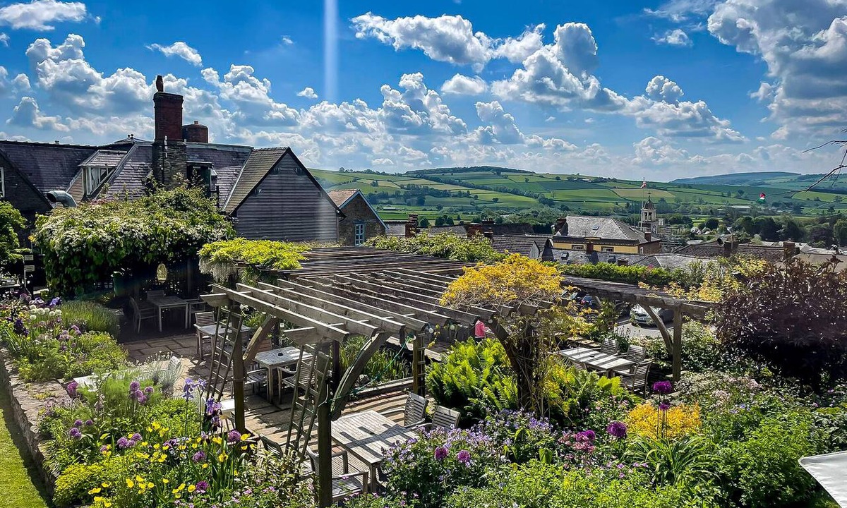 Bishops Castle Hotel | The Castle Hotel