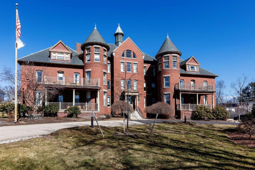 Concord Hotel | The Centennial Hotel