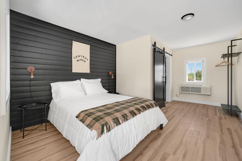 Orchard District Hotel | The Central Block Bend Motel