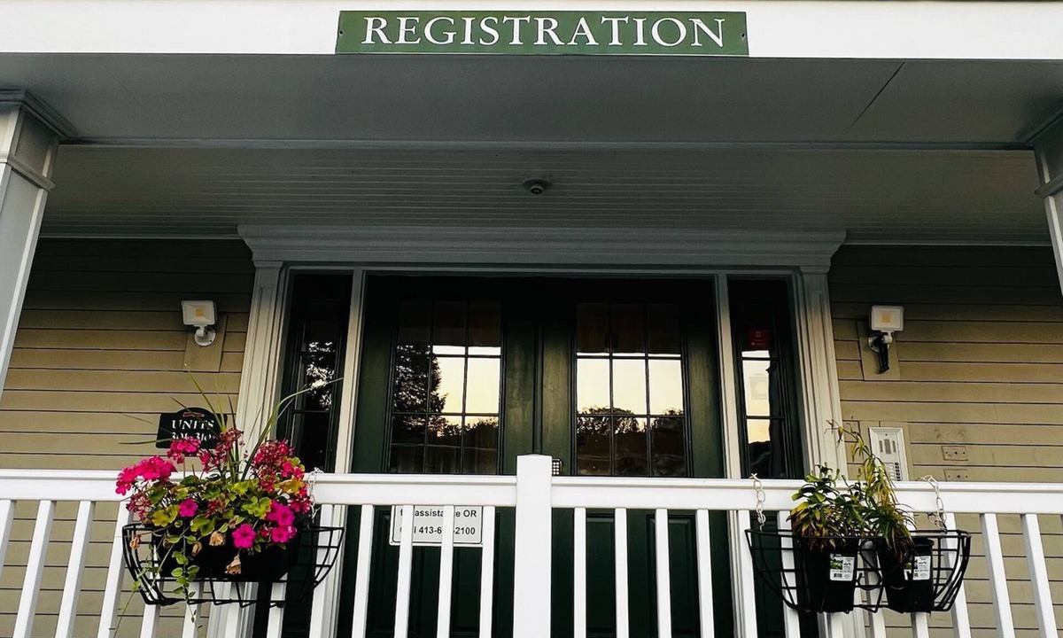Pittsfield House | The Central Downtown Inn & Suites