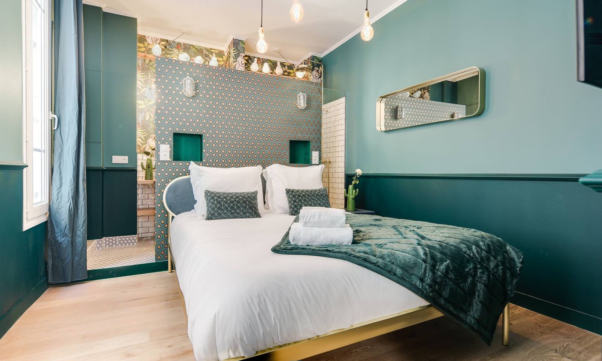 Porte-Dauphine Bed & Breakfast | The Charming Trocadero Eiffel Tower