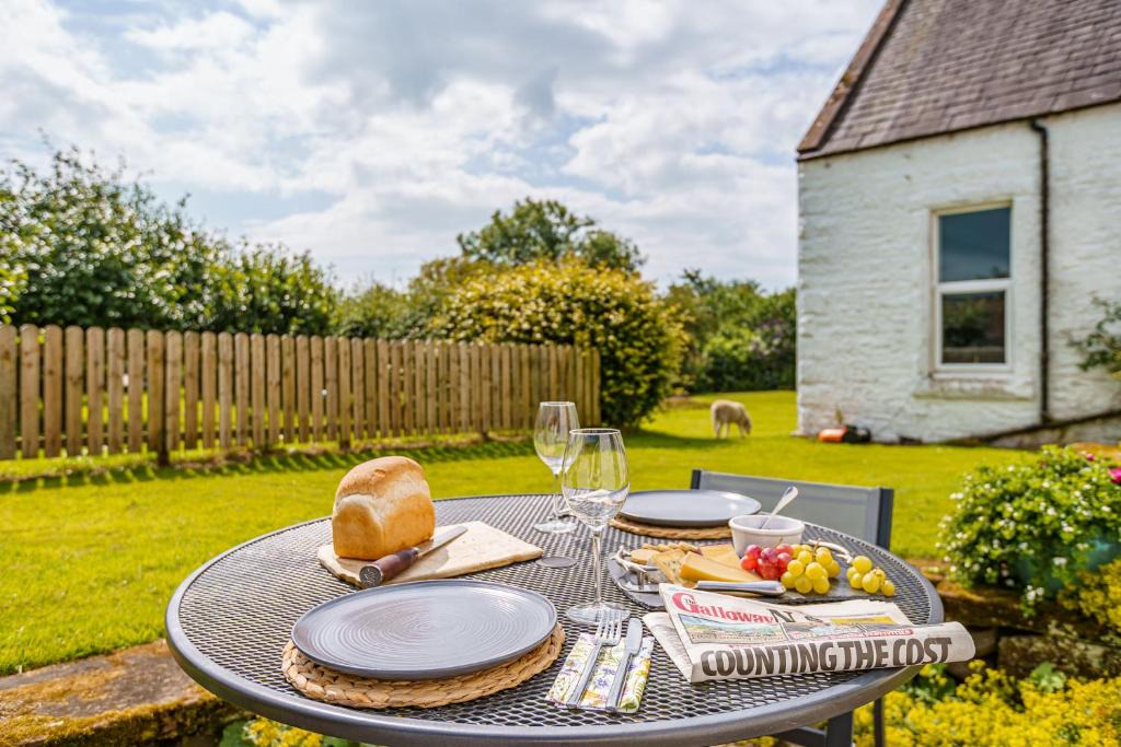 Kirkcudbright Apartment | The Cheeseloft - Spacious one bed with terrace