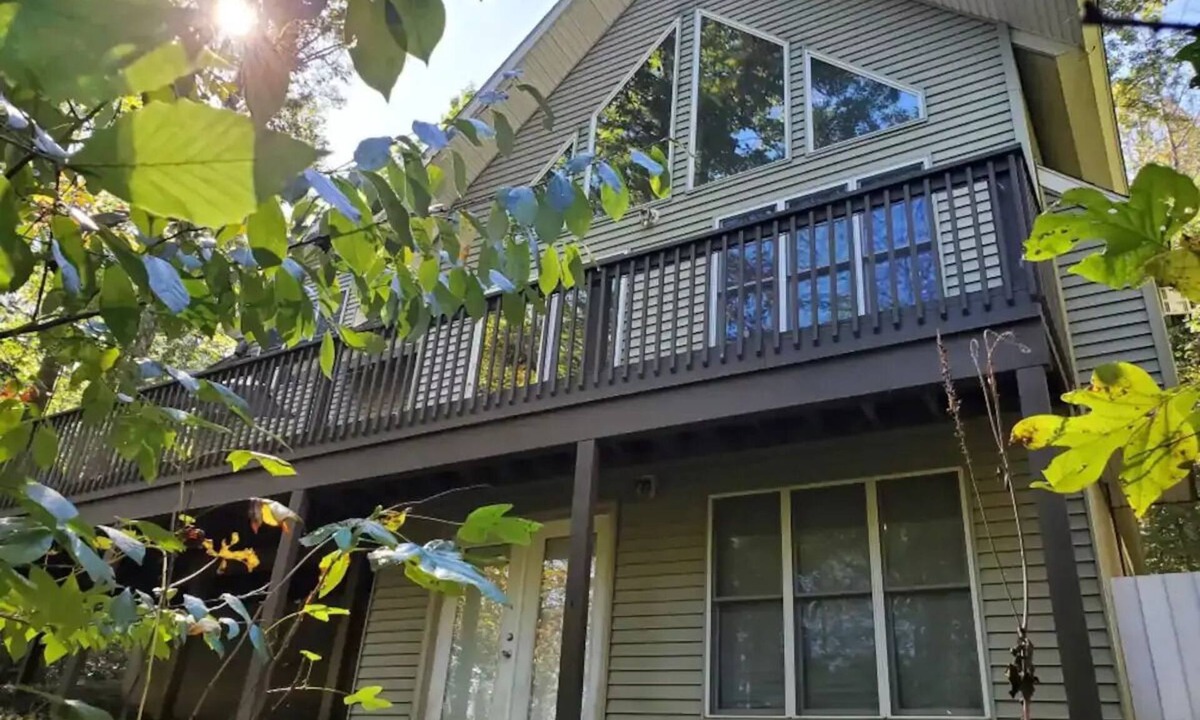 Rockbridge House | The Chestnut - Hocking Hills Lakeside Oasis!