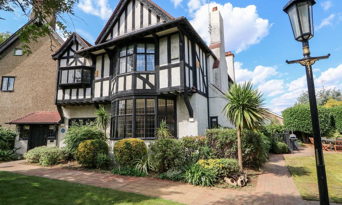 Peterborough Cottage | The Chestnuts