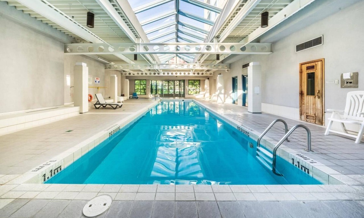 Chinatown Apartment | The City Experience, Walk to Gastown and Transit