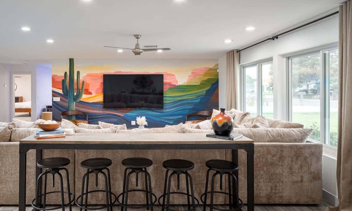 Tonka Vista House | The Claremont: Chic Luxe, Putting Green & Pool