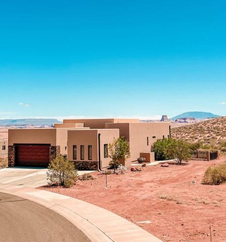 Page House | The Cliff Dweller - Peaceful Escape 50-mile Views