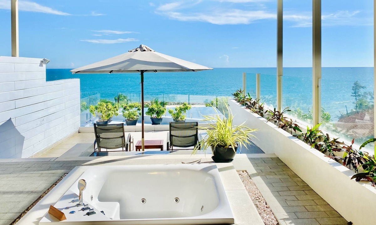Phu Hai Beach Hotel | The Cliff Resort & Residences